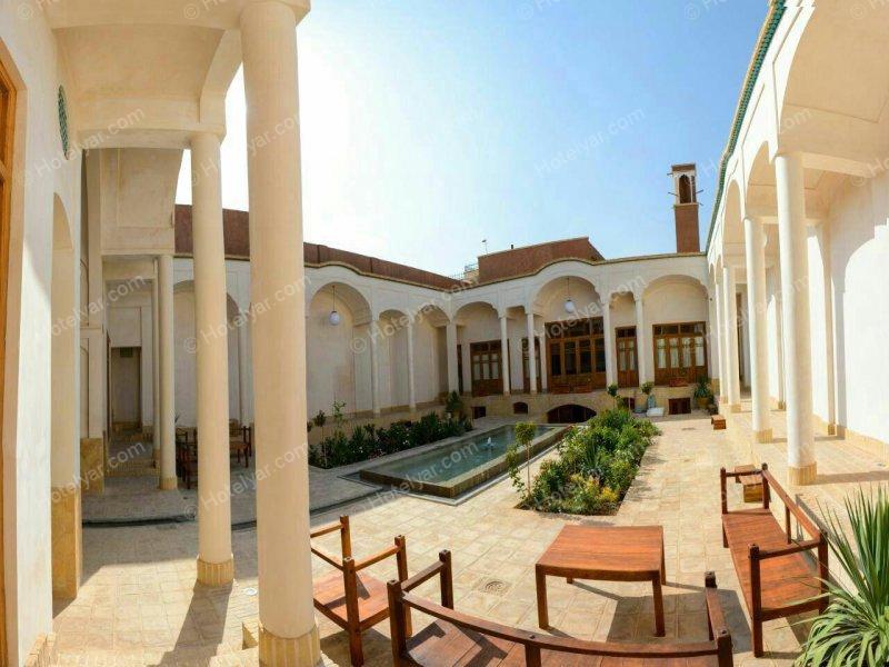 اقامتگاه سرای درب باغ کاشان