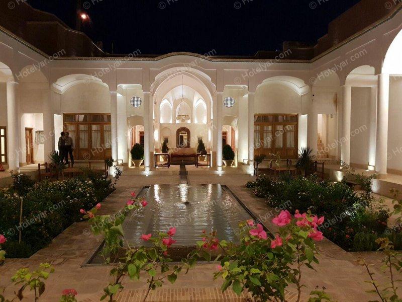 اقامتگاه سرای درب باغ کاشان
