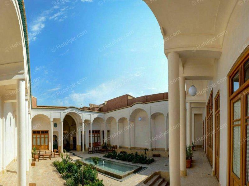 اقامتگاه سرای درب باغ کاشان