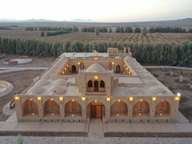 عکس هتل کاروانسرای مشجری نائین